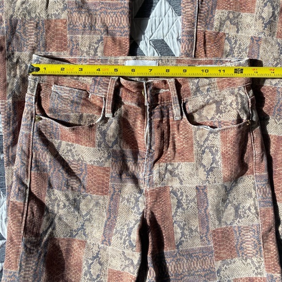 Frame Le High snake print flare jeans, size 25 - Picture 5 of 7